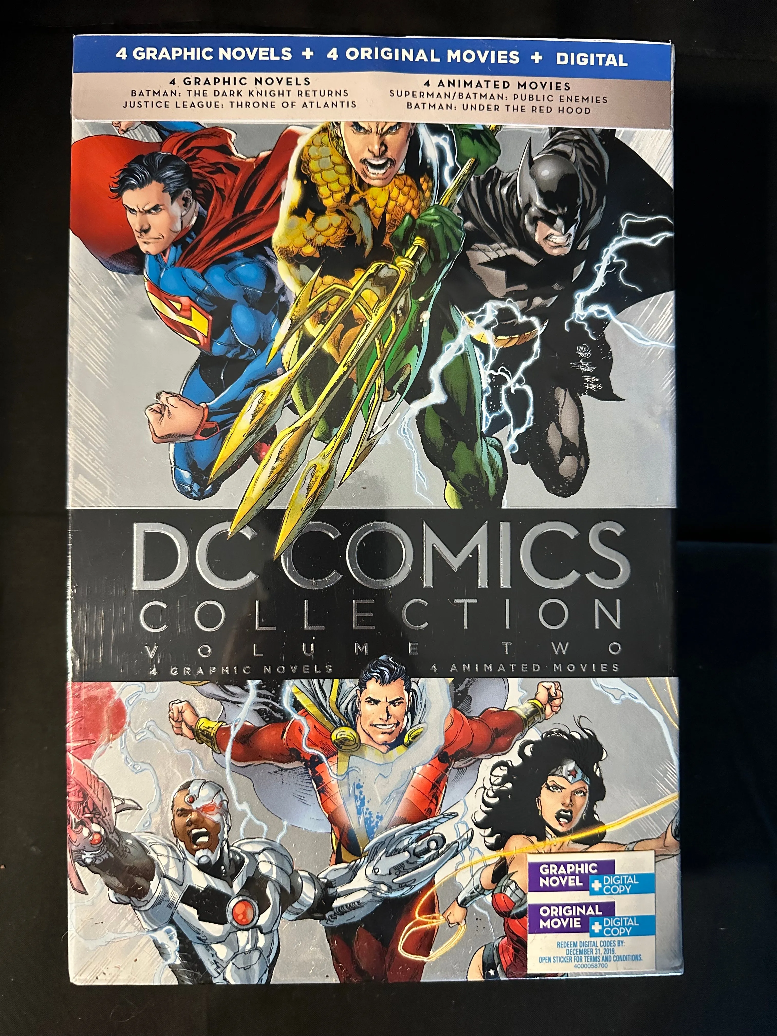 DC Graphic Novel and DCU MFV Uber Collection: Volume 2 - 4 Graphic Novels - 4 Animated Movies