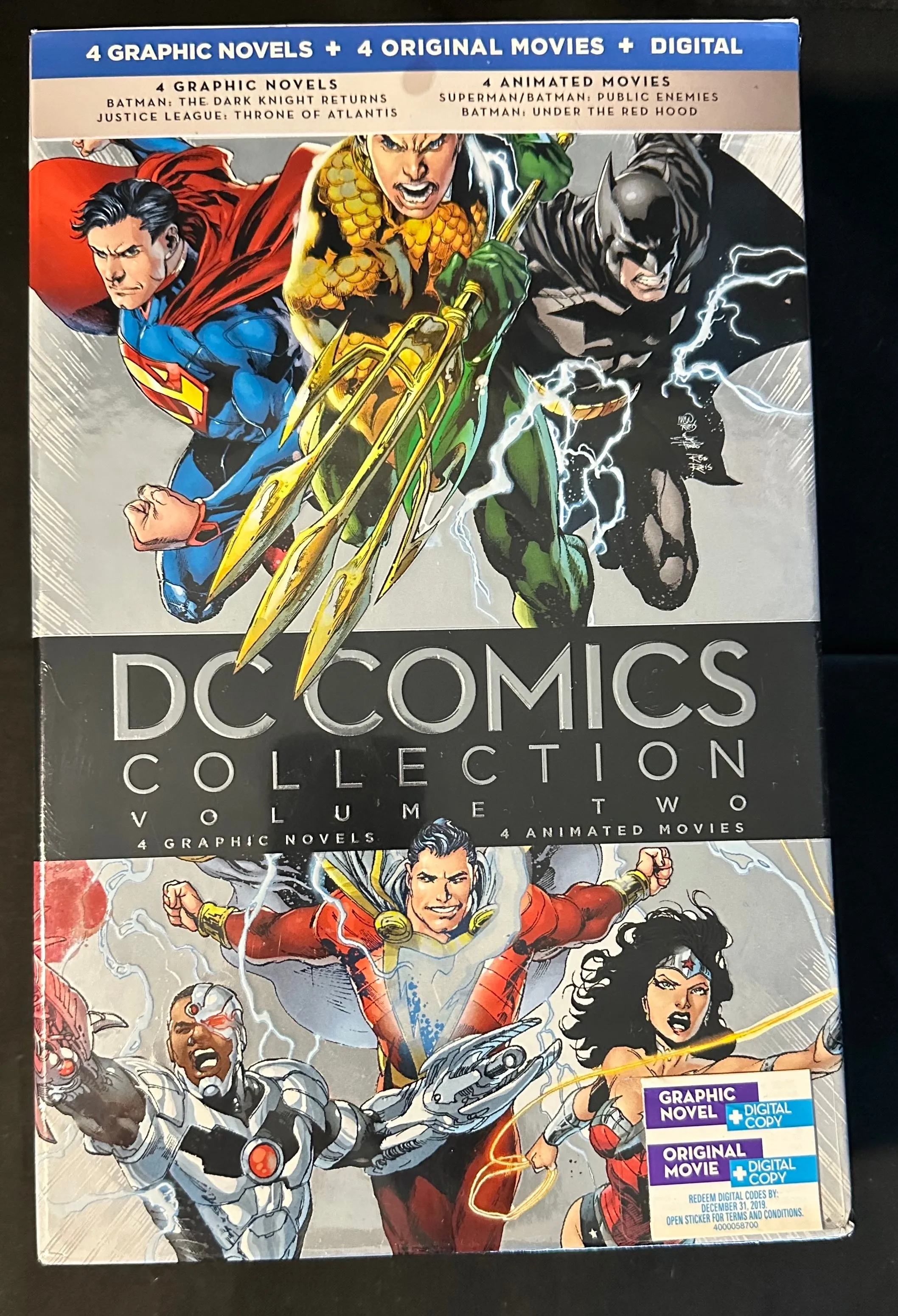 DC Graphic Novel and DCU MFV Uber Collection: Volume 2 - 4 Graphic Novels - 4 Animated Movies