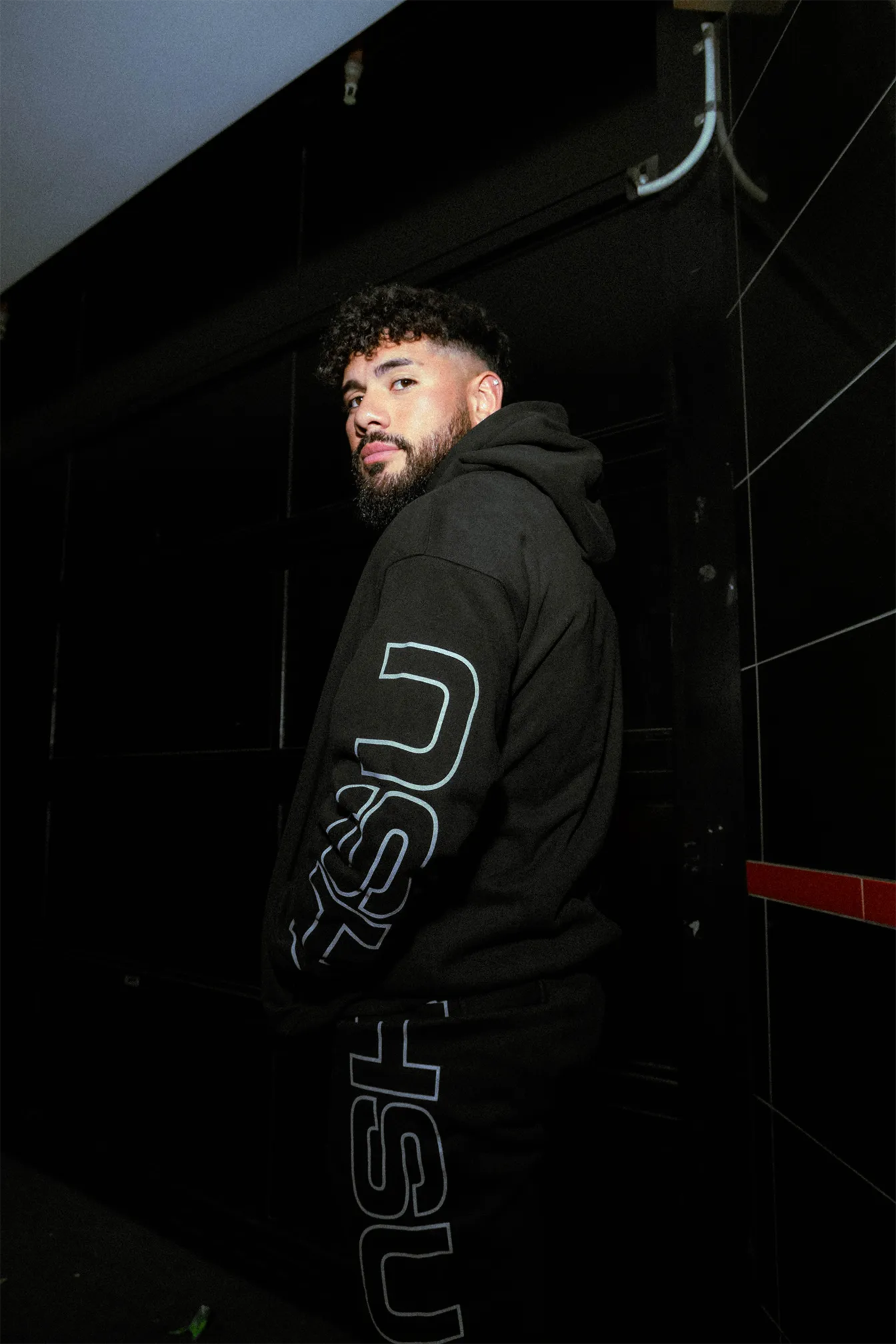SIGNATURE HOODIE - BLACK